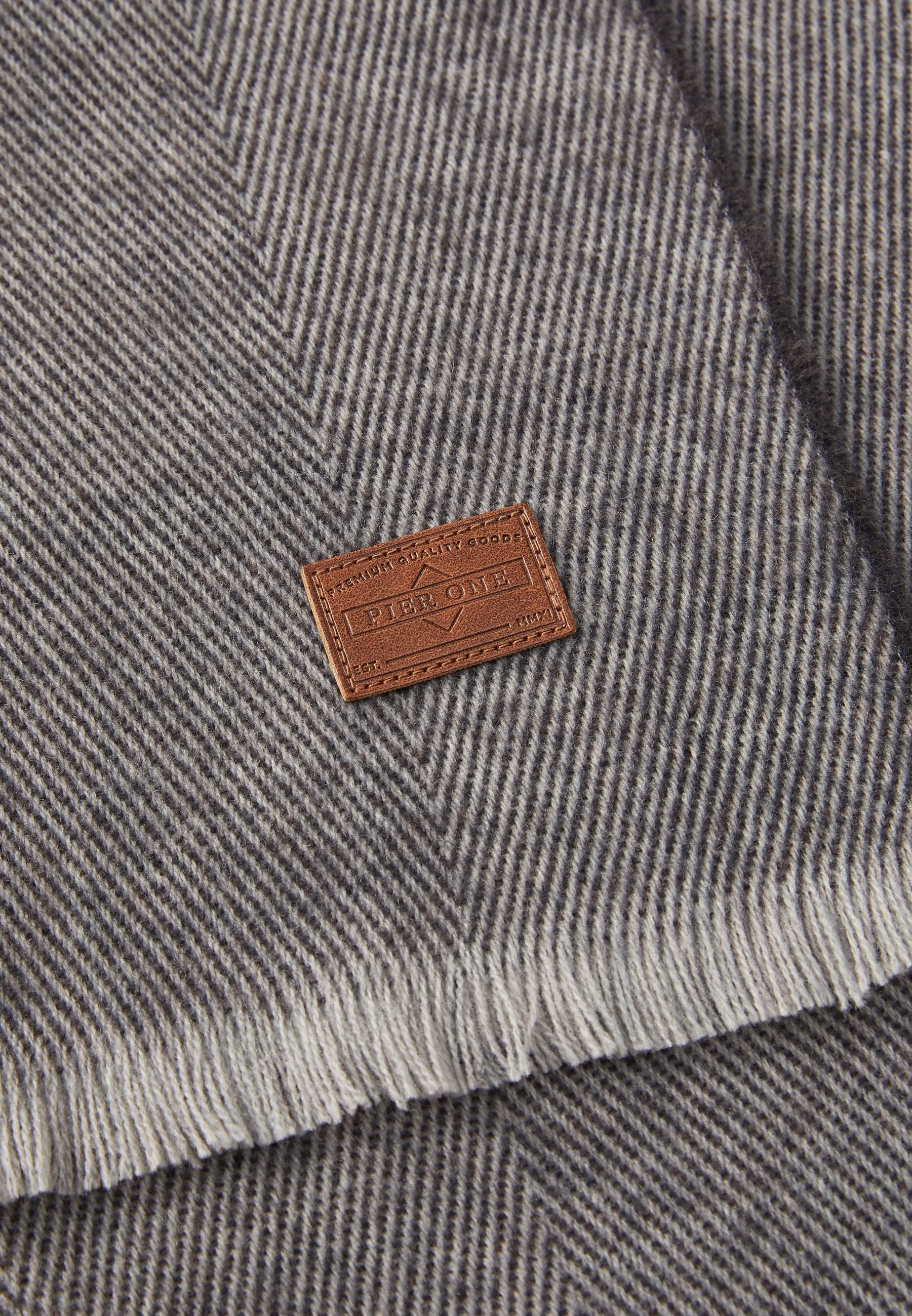 Pier One UNISEX