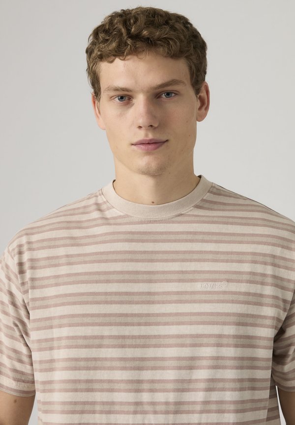 Levi's® VINTAGE TEE