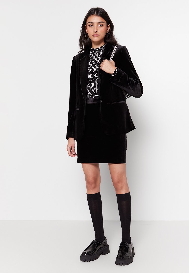 KARL LAGERFELD Bleistiftrock Media 2