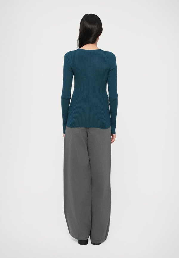 AERON LEANDRA LONG SLEEVED