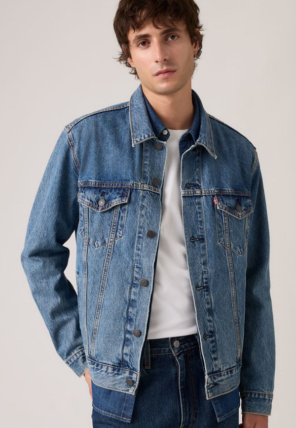 Levi's® THE TRUCKER - Denim jacket - washed away