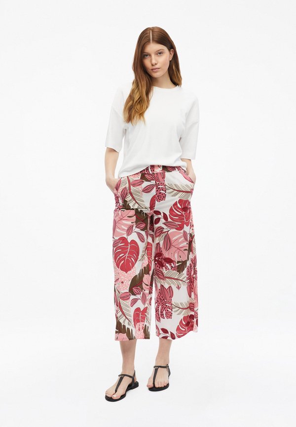 s.Oliver HOSE - Trousers - koralle