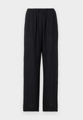 Schwarze, leichte Hose mit elastischem Bund, geraden Beinen und einfacher Saumverarbeitung. Hergestellt aus einem weichen, atmungsaktiven Stoff.