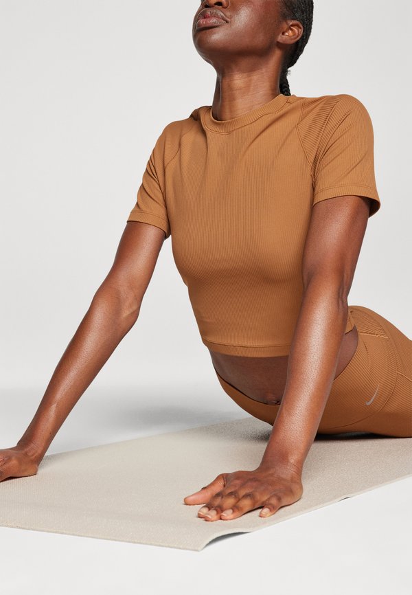 Nike Performance