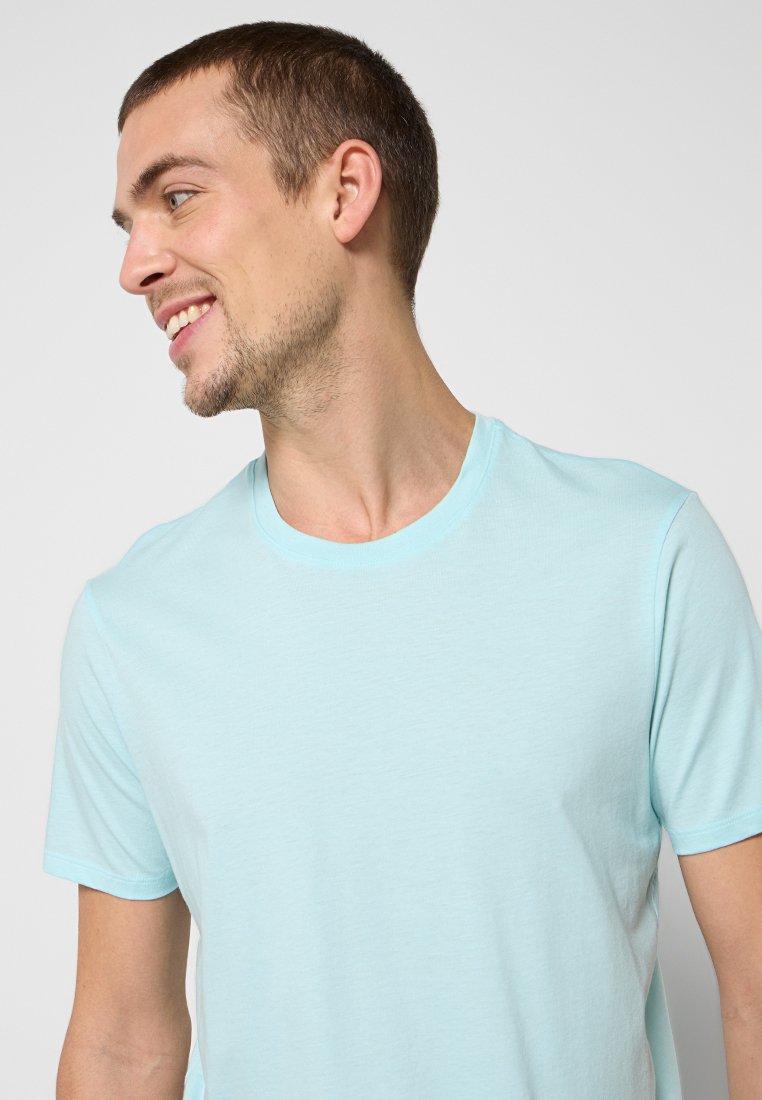 T-SHIRT SLIM FIT Media 4