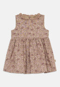 Blumenkleid aus weichem Stoff mit beigem Grundton und pinken sowie lila Blumen, mit einem rüschierten Kragen und einem gerafften Rock für eine volle Silhouette.