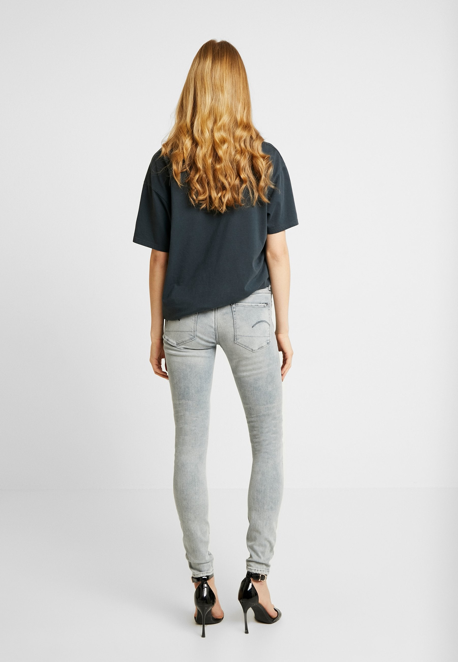 3301 MID SKINNY WMN Media 4
