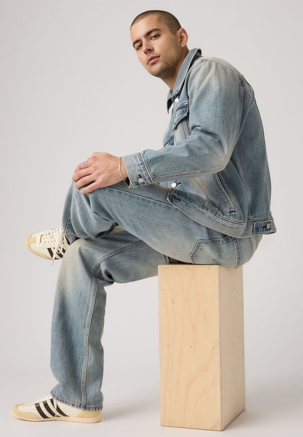Levi's® RELAXED FIT TRUCKER