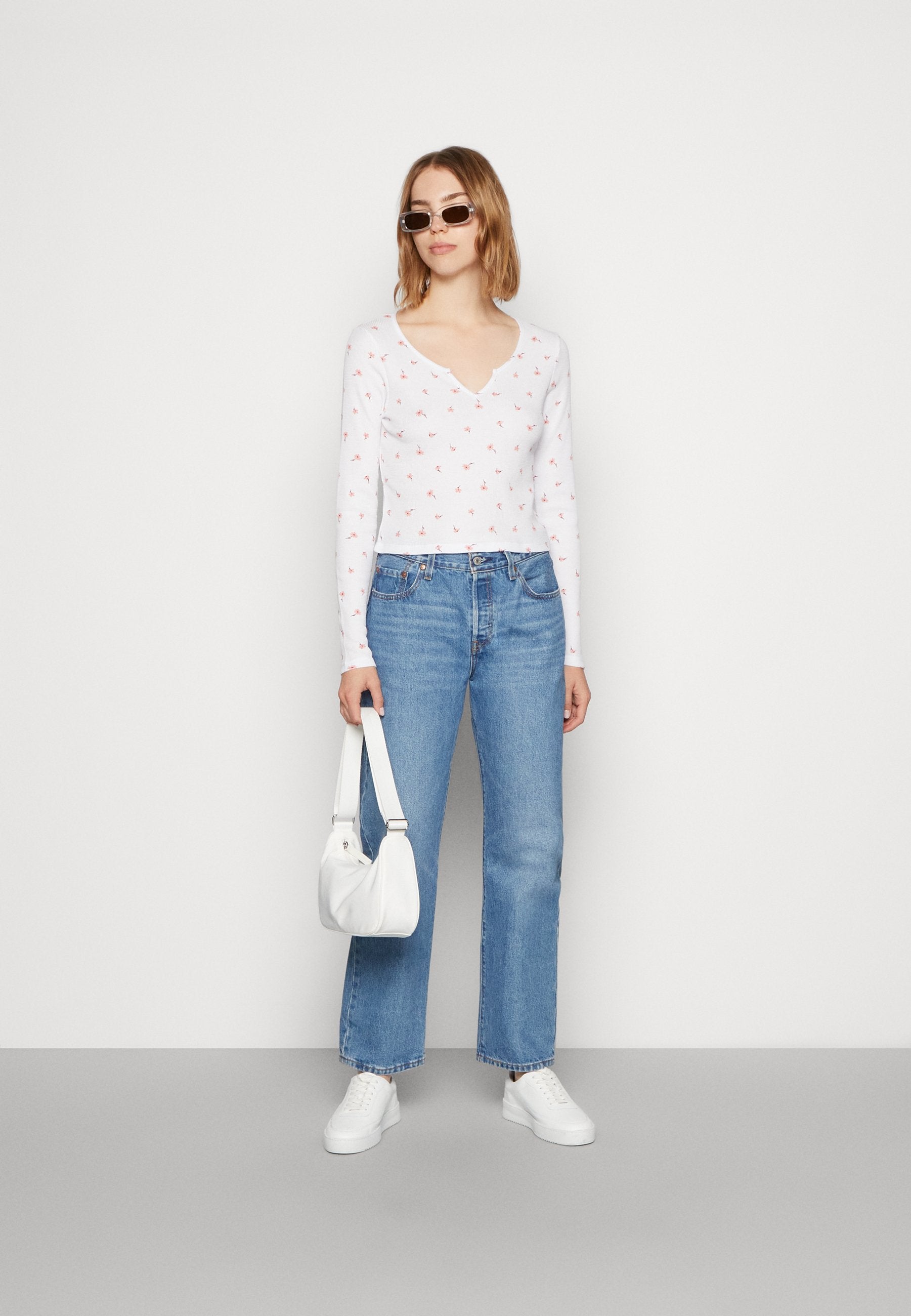 Hollister Co. NOTCH NECK
