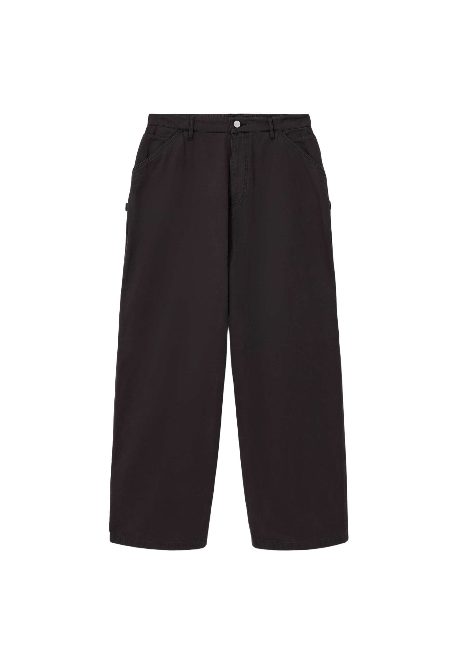 Schwarze Hose mit weitem Bein, Vordertaschen, Gürtelschlaufen und Knopfverschluss an der Taille.