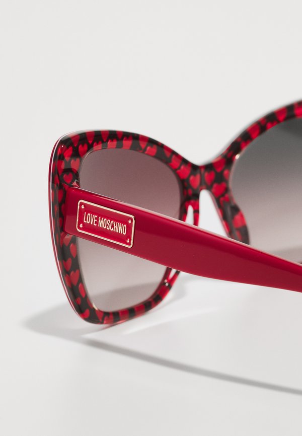 Love Moschino