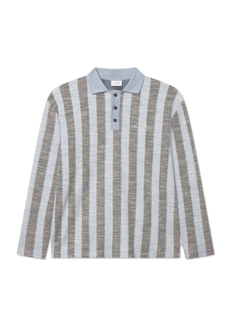 Langarm-Poloshirt mit abwechselnden grauen und hellblauen Streifen, einem hellblauen Kragen und drei schwarzen Knöpfen am Ausschnitt.