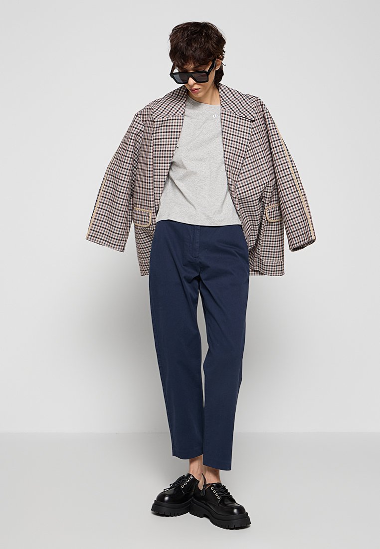 SLIM FIT Media 2
