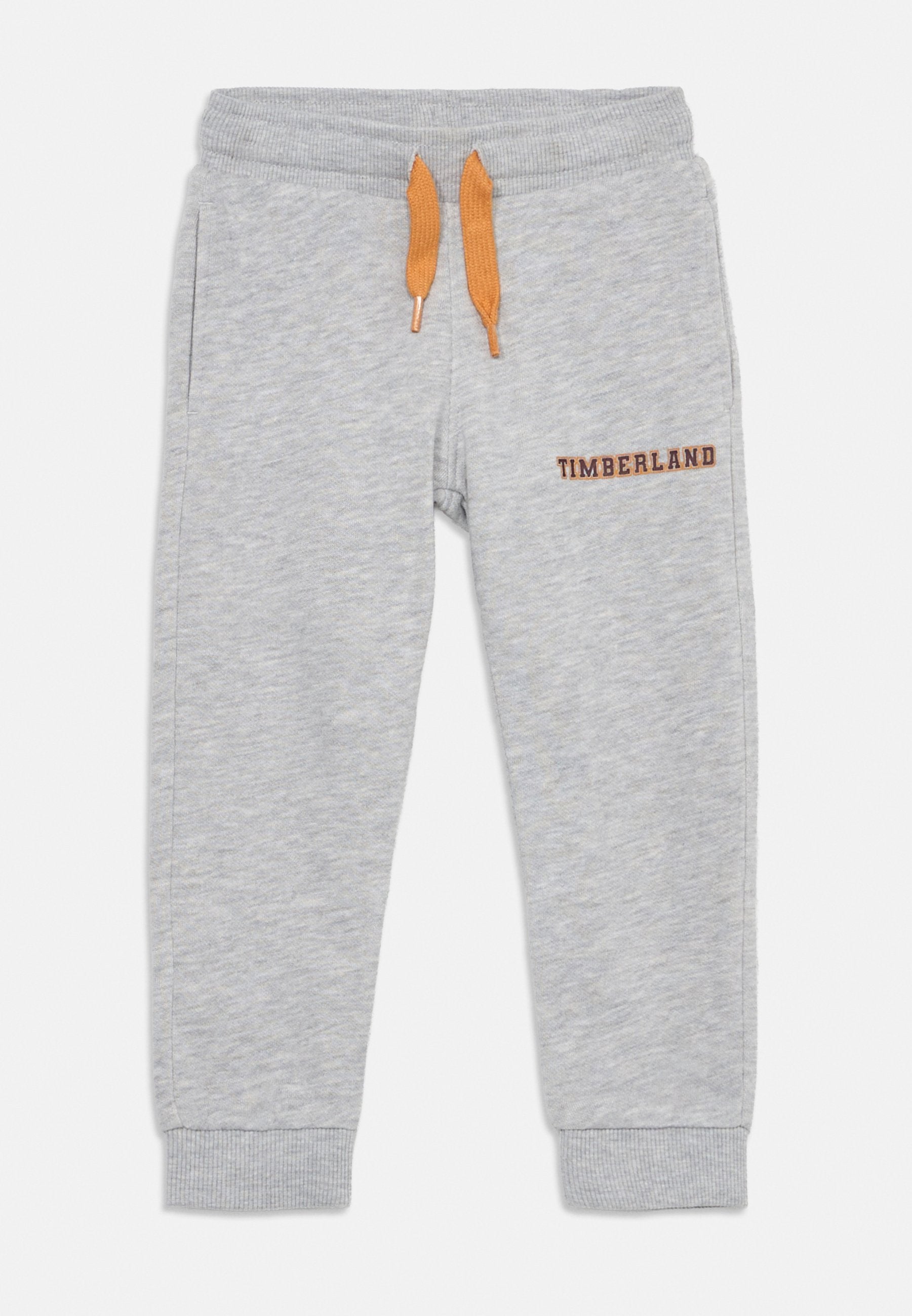 Graue Sweatpants aus weichem Stoff mit elastischem Bund und orangefarbenen Kordeln. Mit "TIMBERLAND" in Braun auf der Seite gestickt.