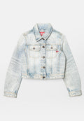 Kurz geschnittene Jeansjacke in Hellblau mit verwaschenem Muster. Ausgestattet mit zwei Fronttaschen, Knopfverschluss und einem Markenlabel am Kragen.