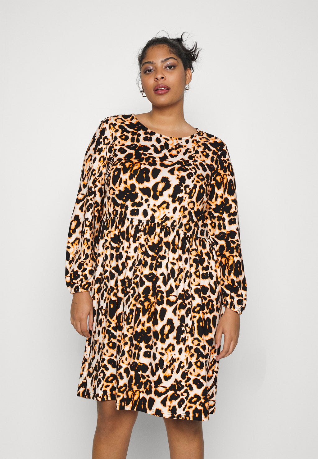 CARVILEA CUTLINE DRESS  Media 3