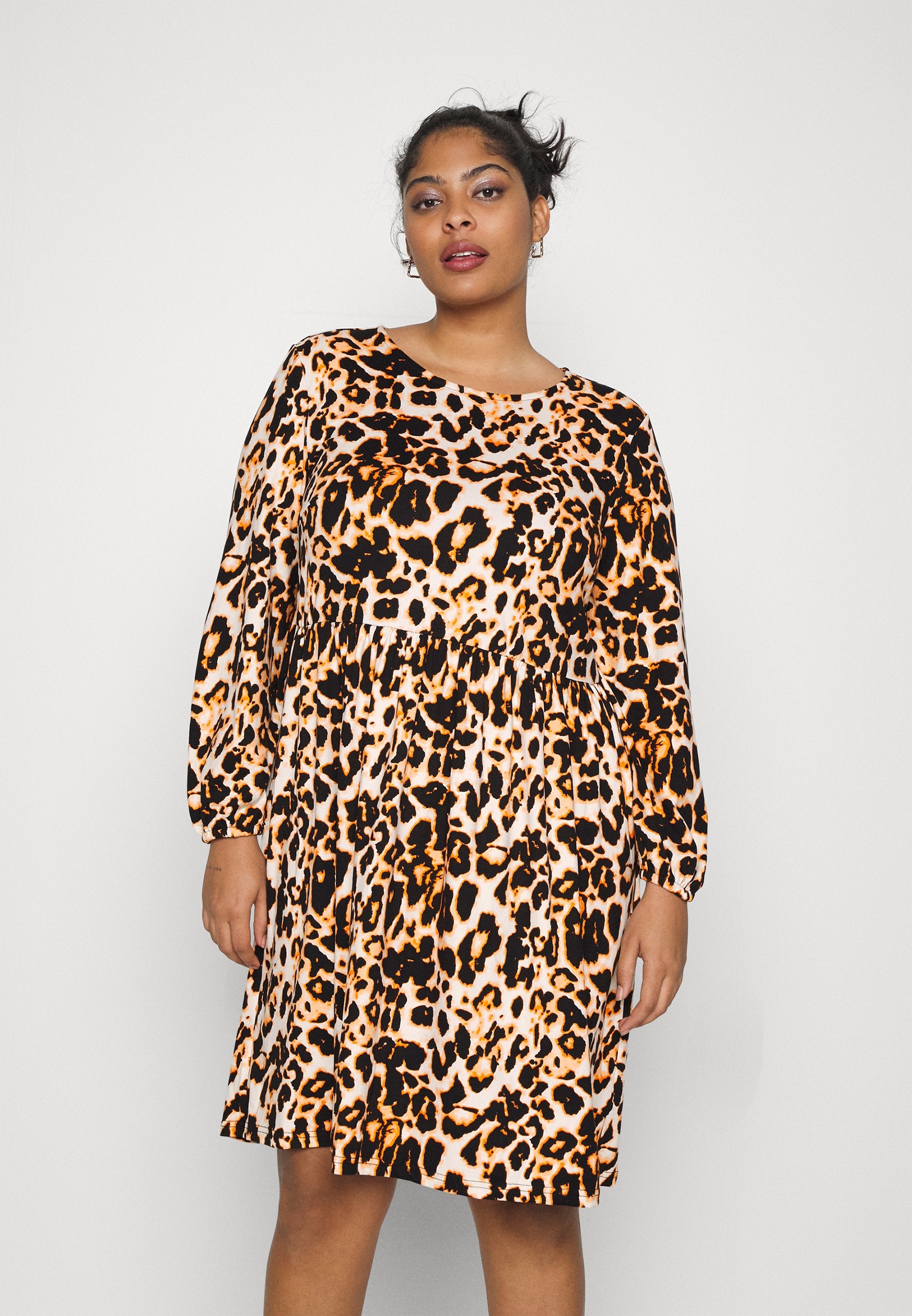 CARVILEA CUTLINE DRESS  Media 3