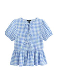 Bluse in Blau und Weiß mit kariertem Muster, kurzen Puffärmeln, einem runden Halsausschnitt und einem Peplum-Saum mit einem Schnürdetail vorne.