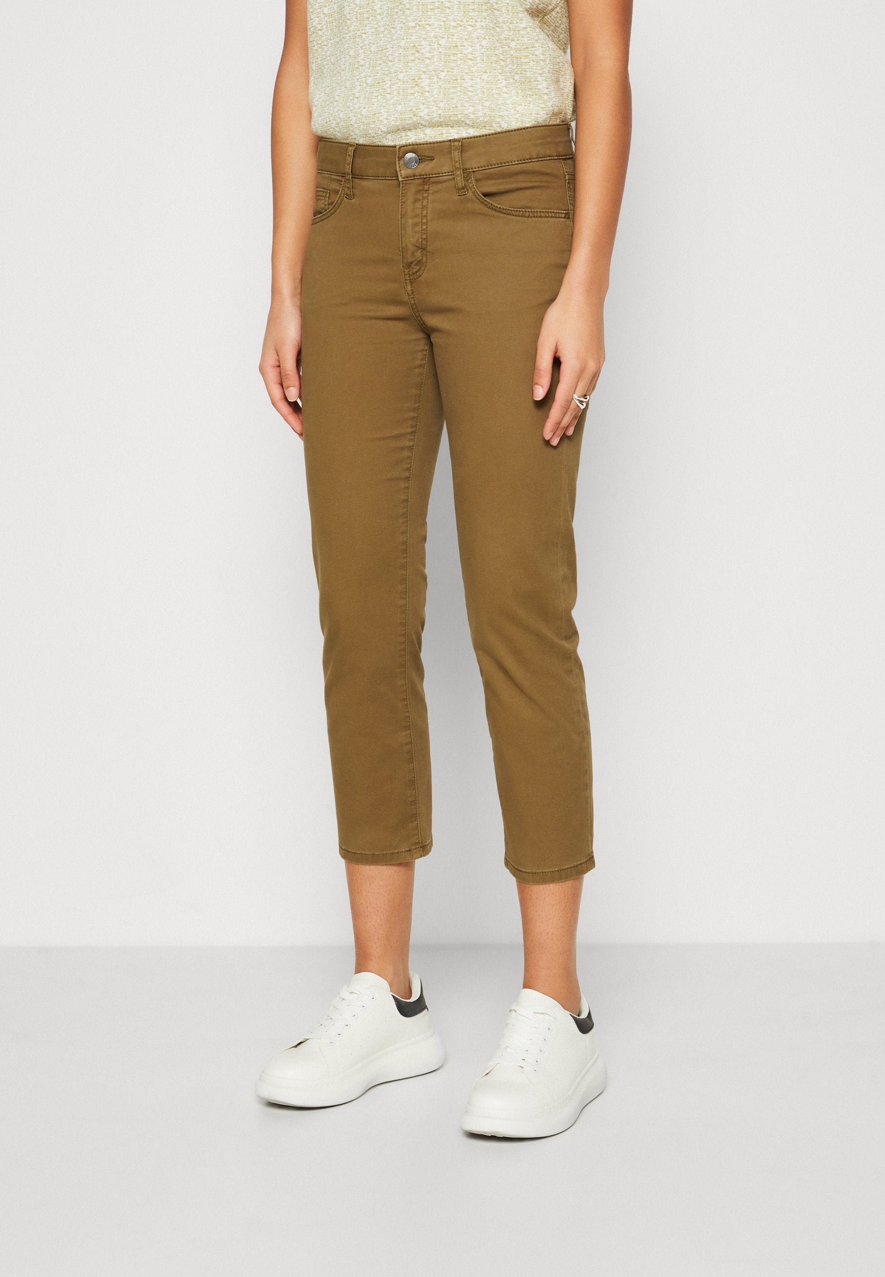 5 POCKET CAPRI Media 4