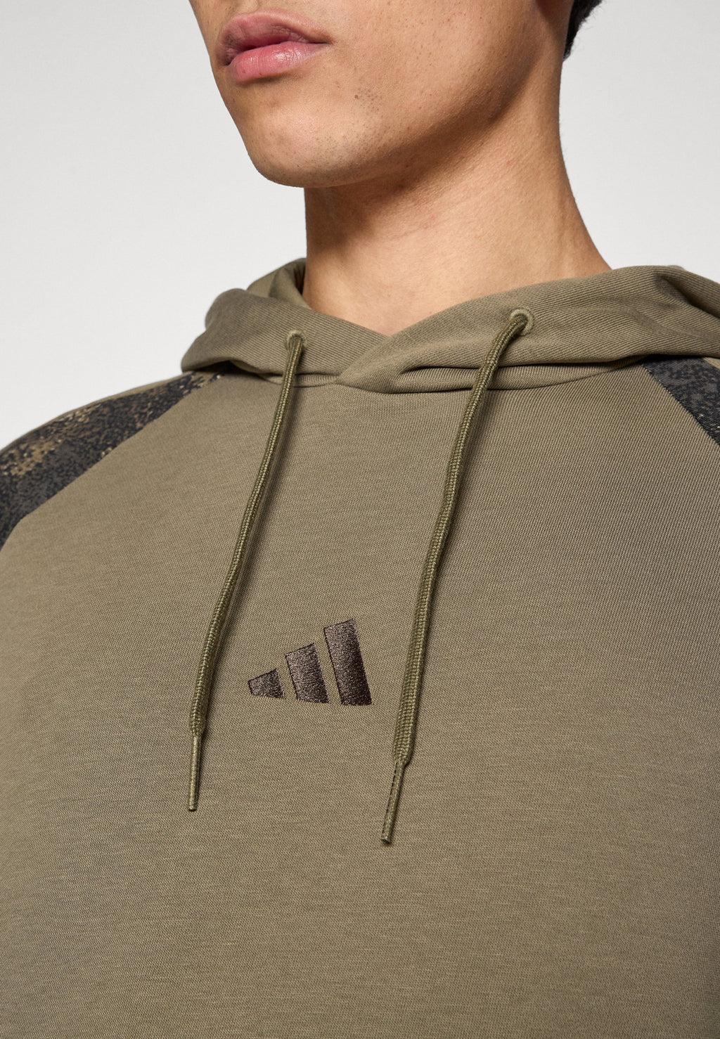 adidas Sportswear CAMO