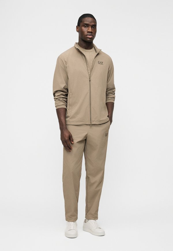 EA7 Emporio Armani TRAIN CORE SUIT SET