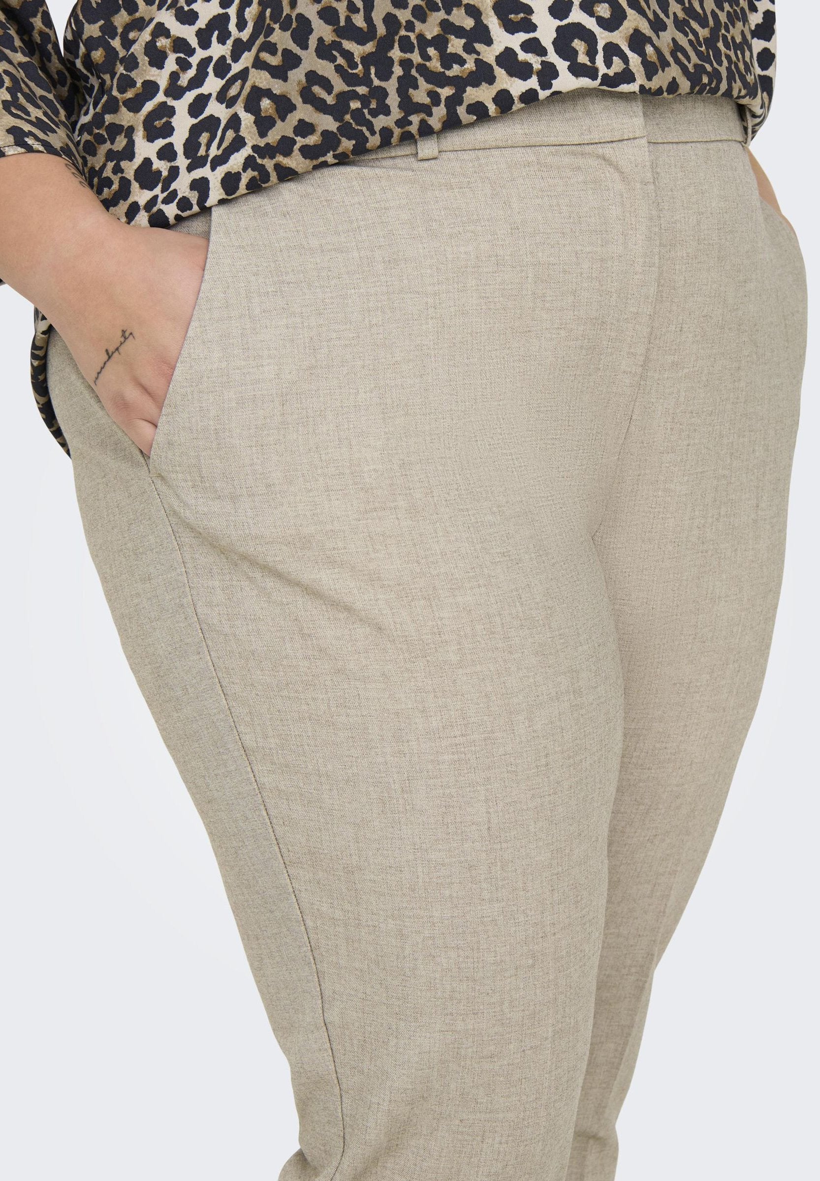 CARVERONICA-ELLY Slim Fit Media 6