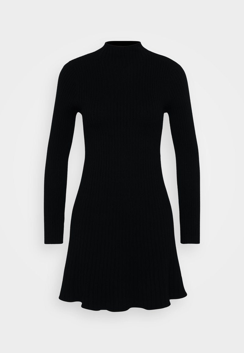 Schwarzes, geripptes Kleid mit hohem Ausschnitt und langen Ärmeln. Der ausgestellte Saum sorgt für eine fließende Silhouette. Gleichmäßige, glatte Textur.