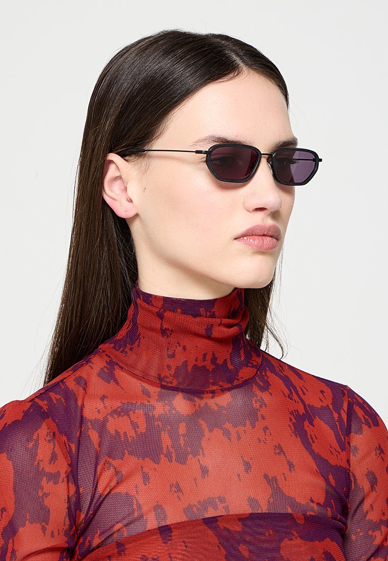 DKNY