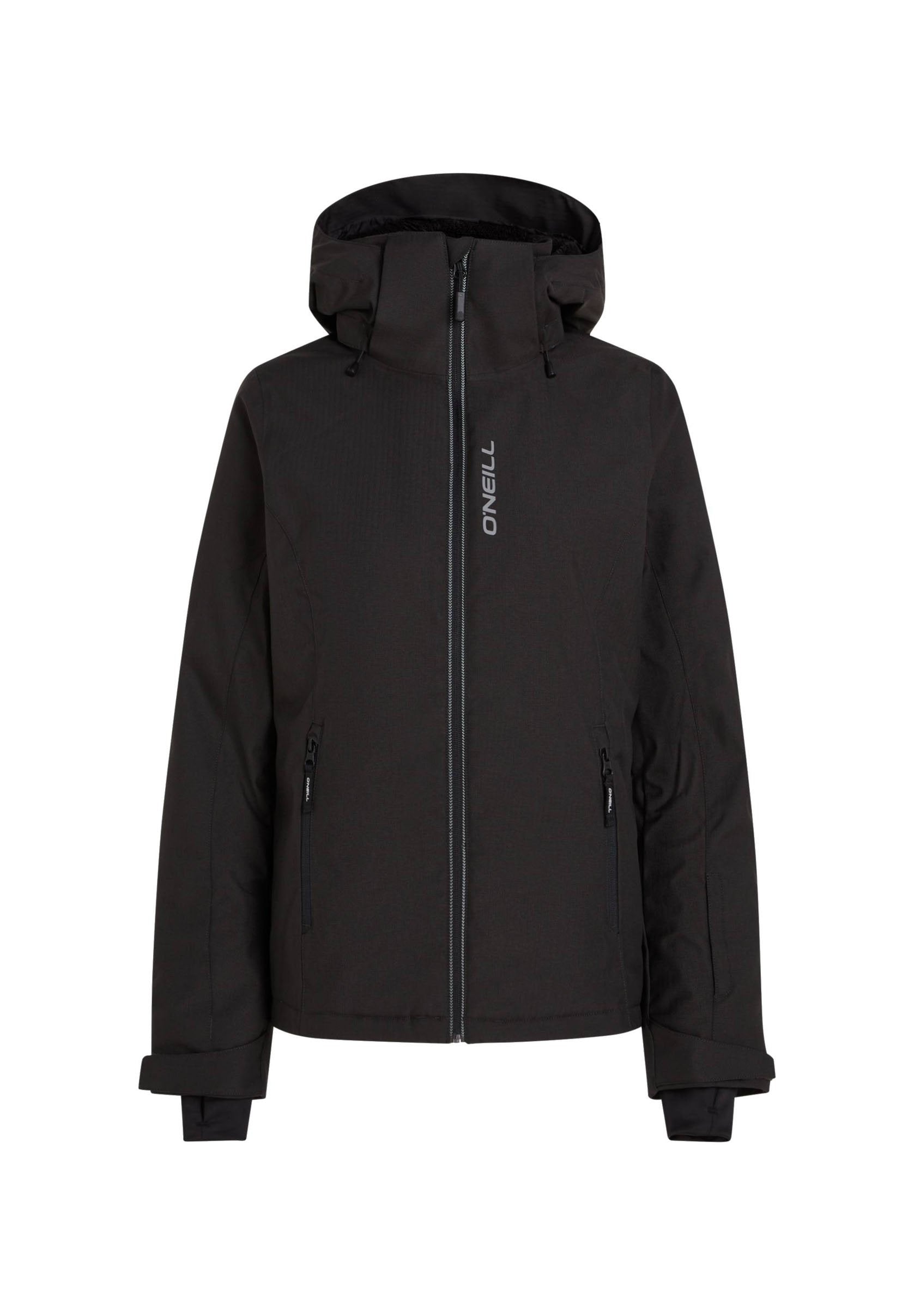 Schwarz isolierte Jacke mit Reißverschluss, verstellbarer Kapuze, zwei seitlichen Reißverschlusstaschen und einem Logo auf der linken Seite.