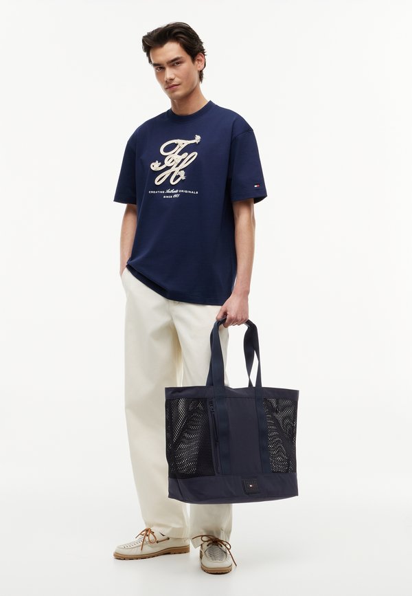 Tommy Hilfiger TH SUMMER TOTE - Tote bag - space blue