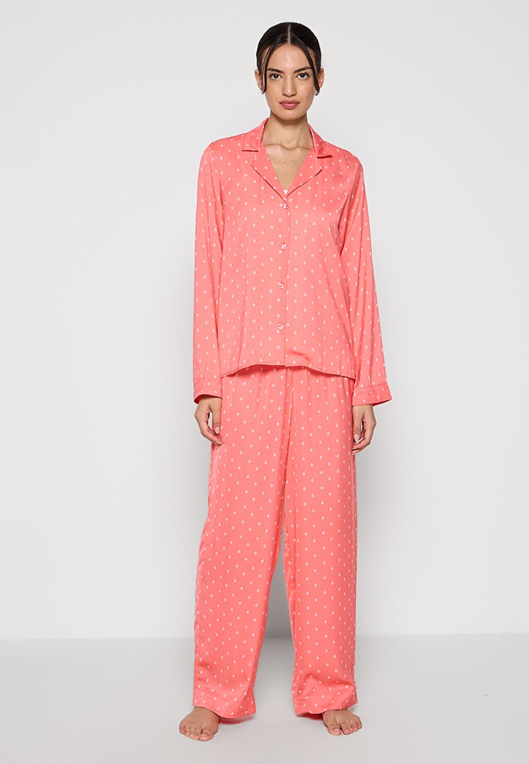 DKNY Loungewear Pyjama Media 1