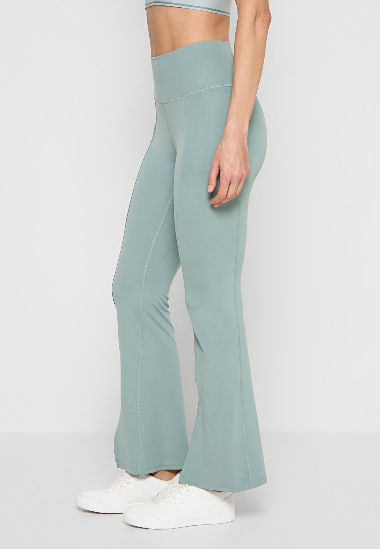 Under Armour MERIDIAN KICK FLARE PANT-GRN