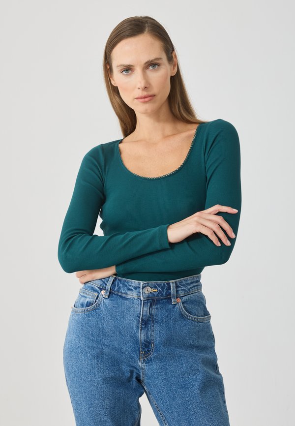 Anna Field 2 PACK