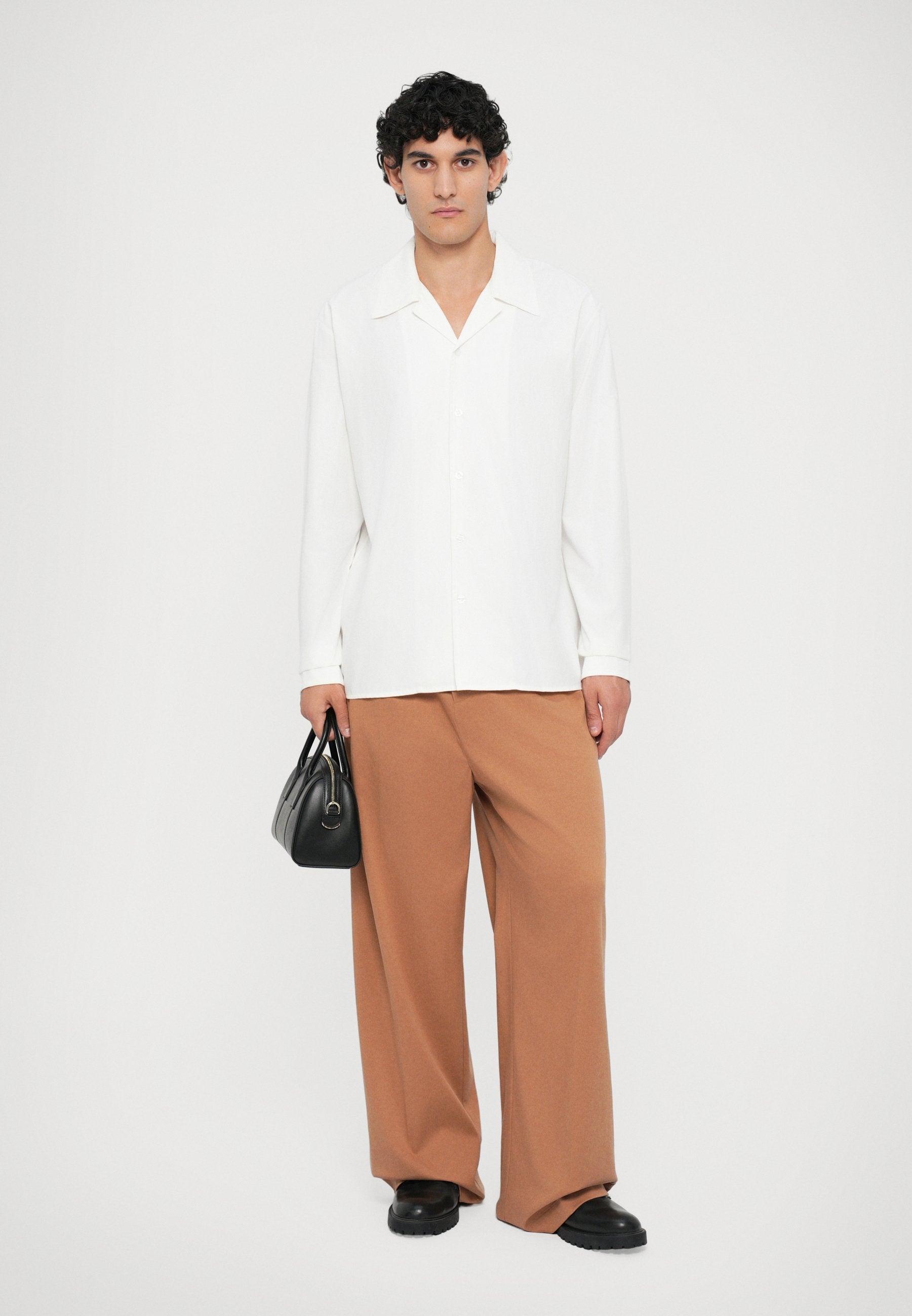 Essential Collective TROUSERS WITH PLEATS