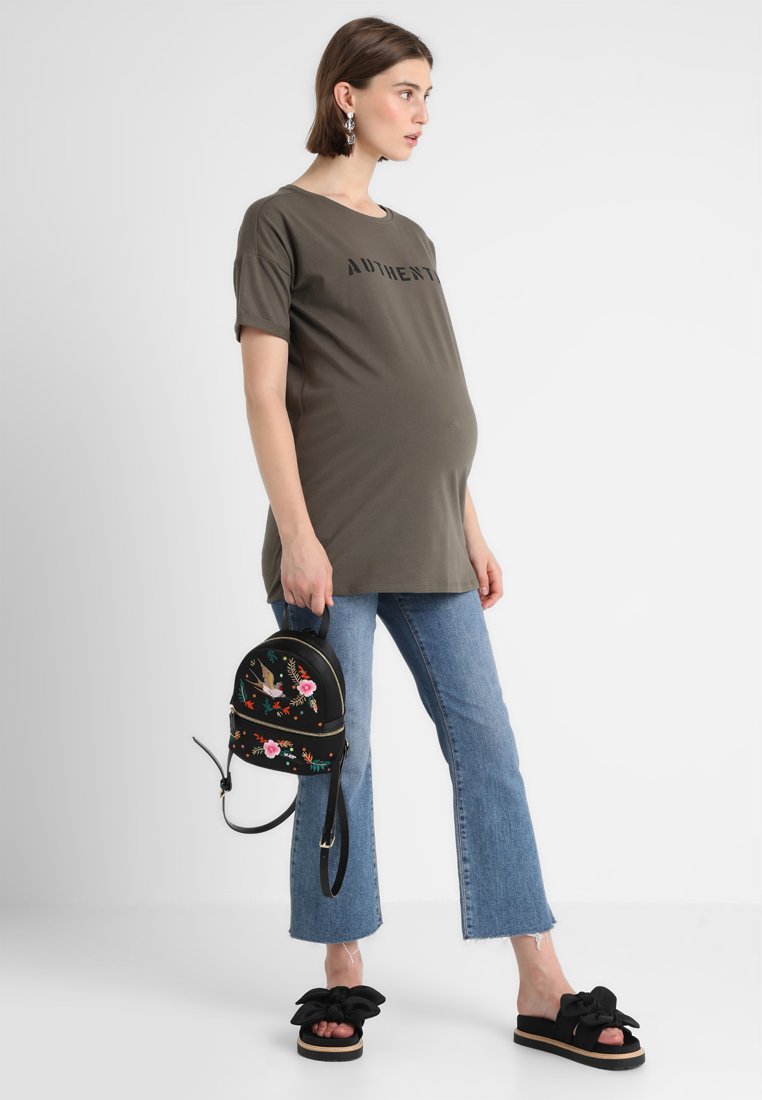 Supermom TEE SLOGAN
