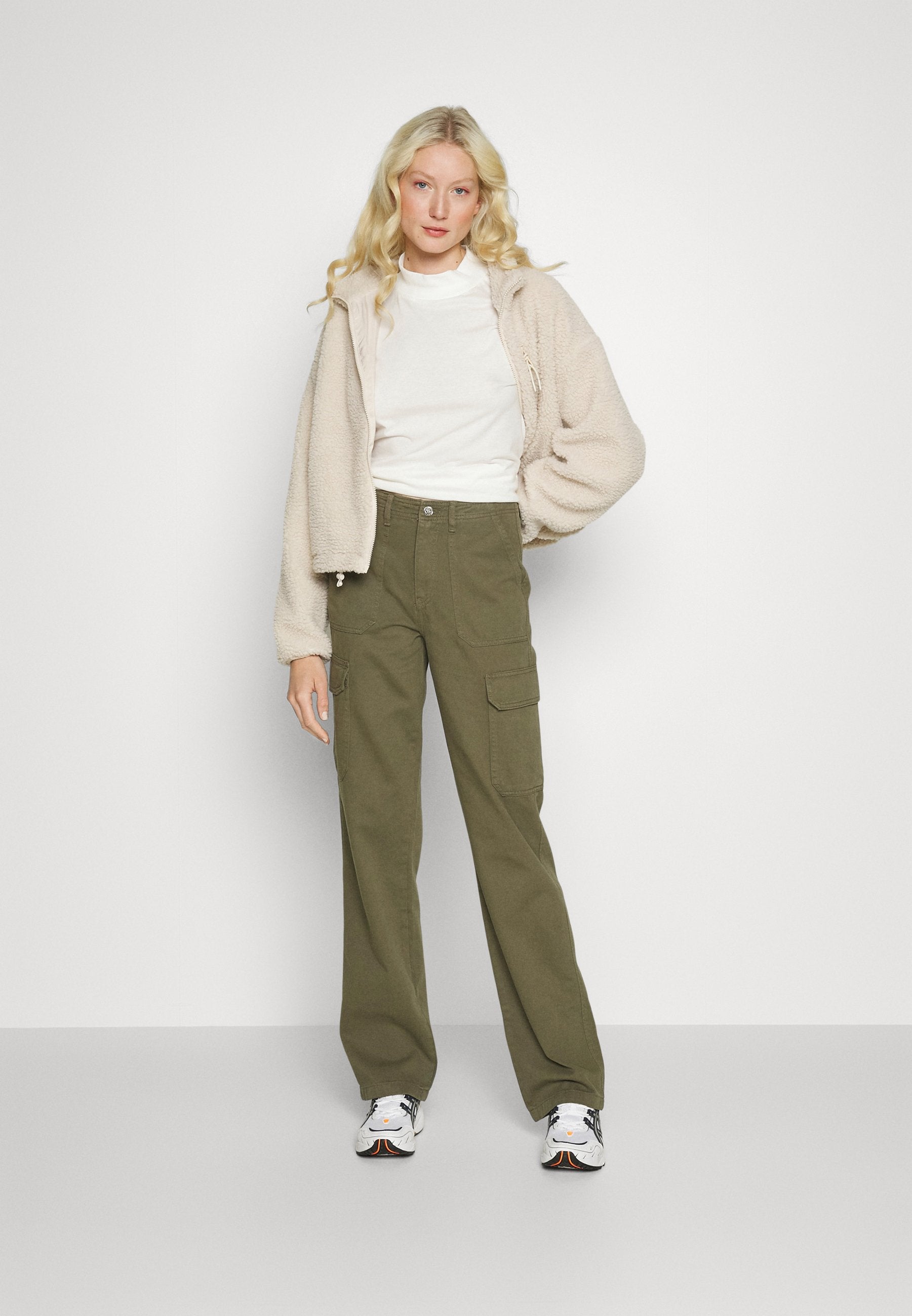 ONLMALFY PANT Media 2