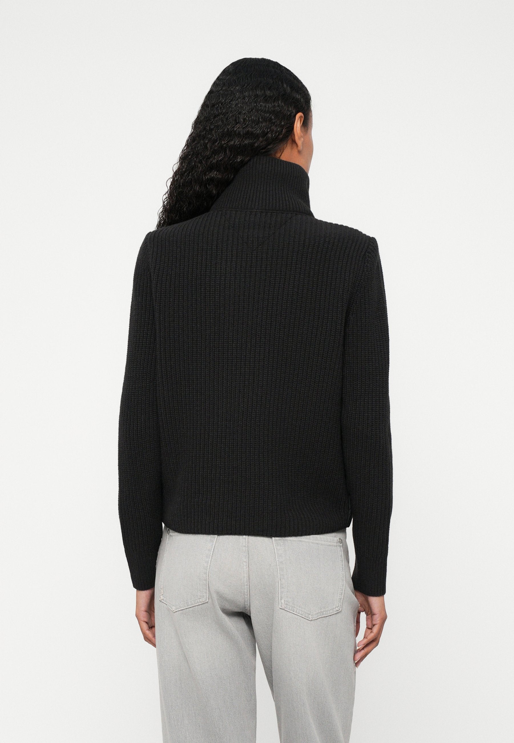 MODERN JACKET Media 4