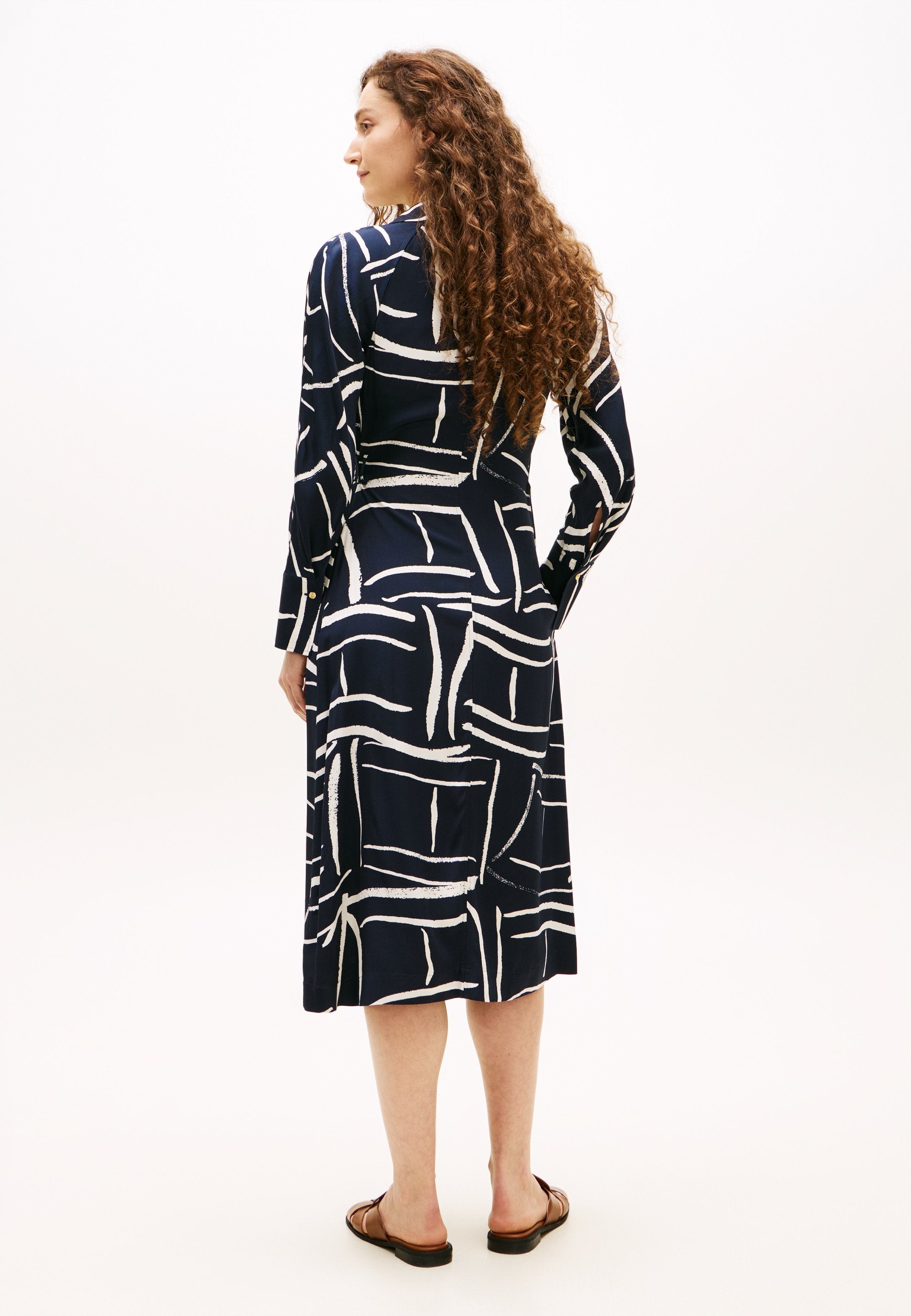 RELAXED WRAP  Media 4
