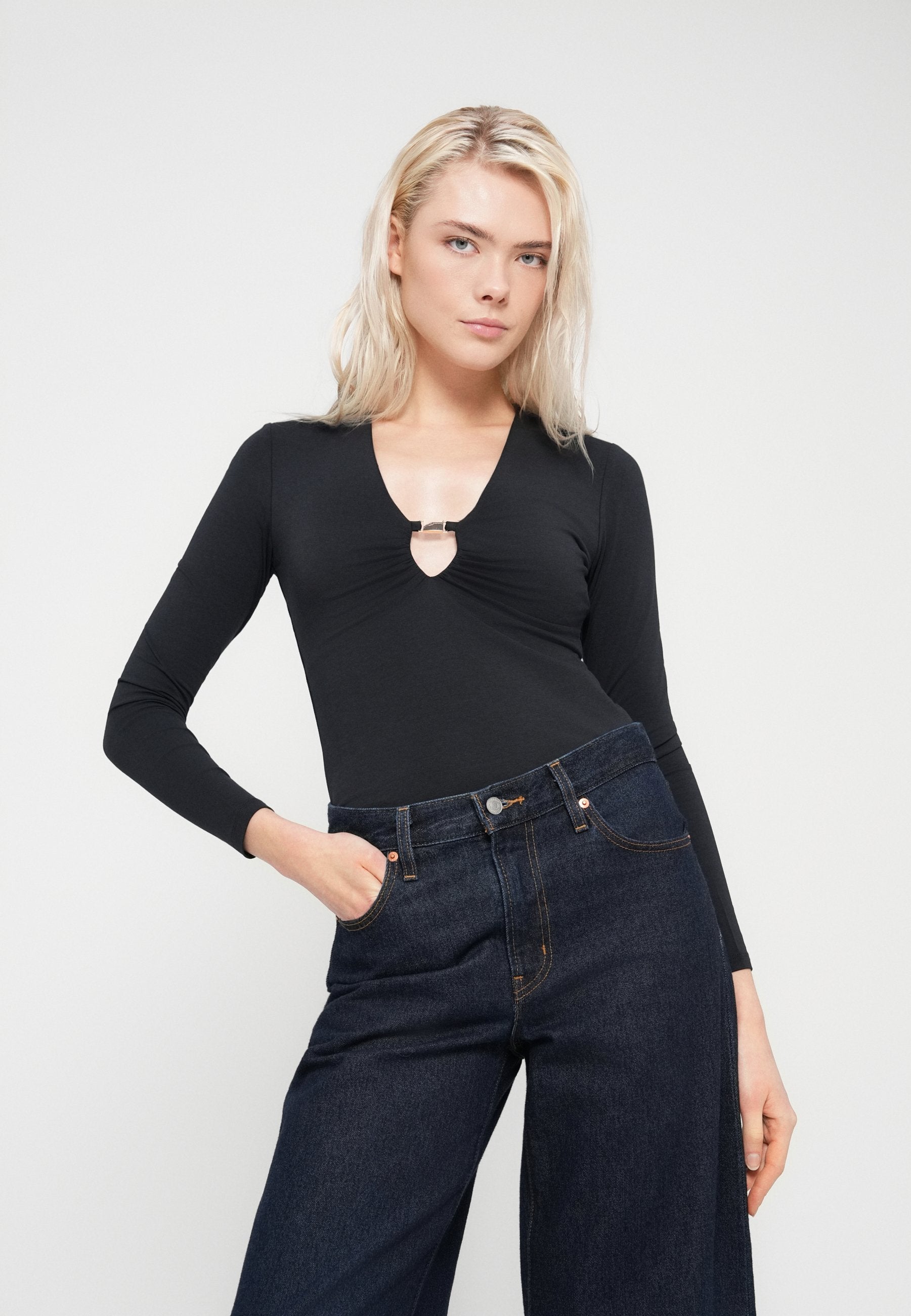 Abercrombie & Fitch FRONT HARDWARE