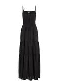 Schwarzes Maxikleid mit verstellbaren Spaghetti-Trägern, gerafftem Oberteil, gestuftem Rock und Schlitzdetail am Ausschnitt. Weicher, leichter Stoff.