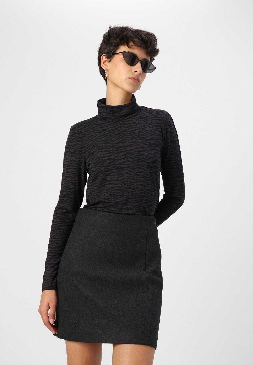 ONLY ONLTRILLION SHORT SKIRT
