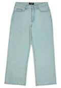 Helleblaue Denim-Hose im weit geschnittenen Stil mit hoher Taille, ausgestattet mit Gürtelschlaufen, Fronttaschen und einer abgedunkelten Textur. Mit Messingknopfverschluss und Steppnähten.