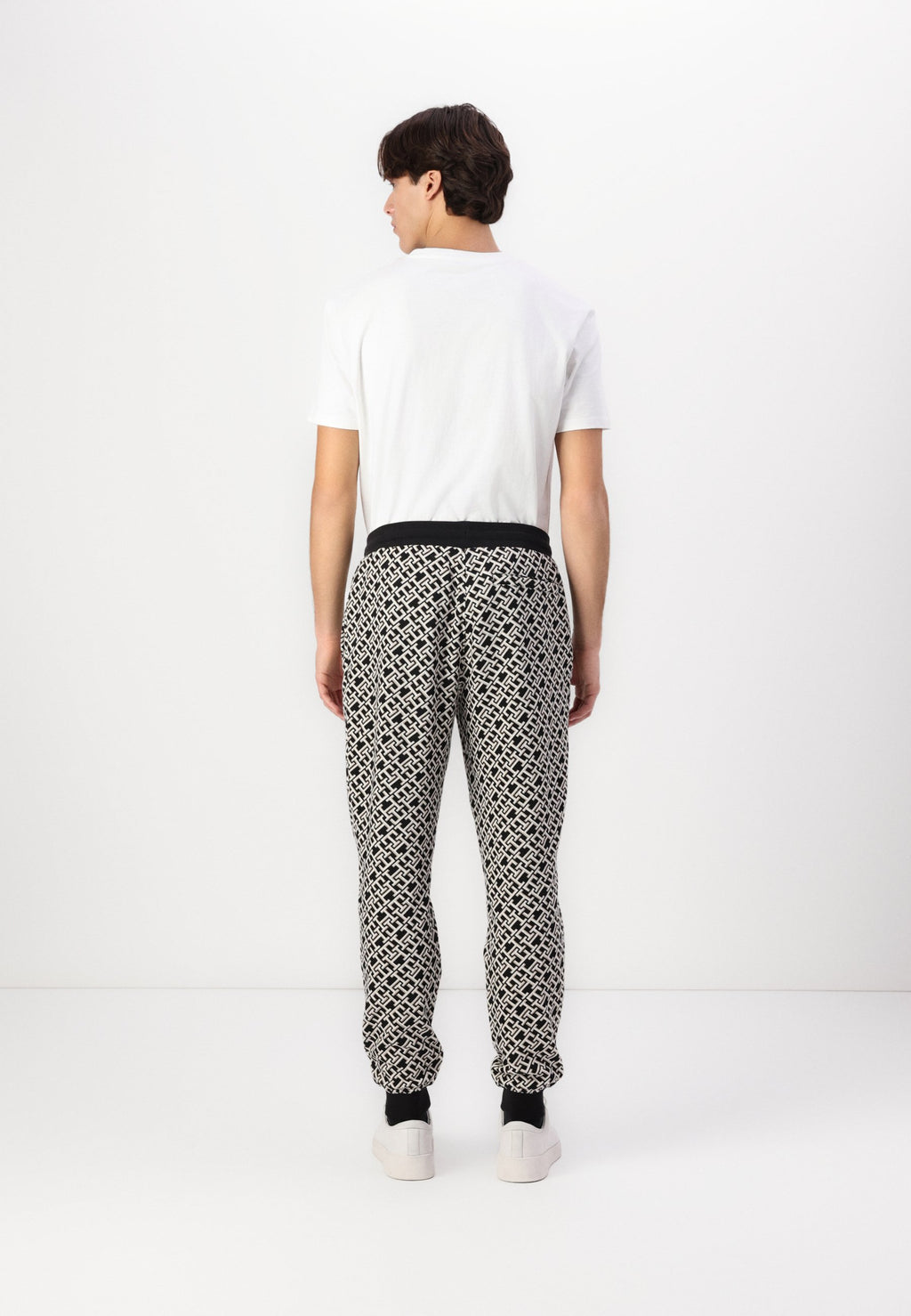 MONOGRAM UNISEX Media 3