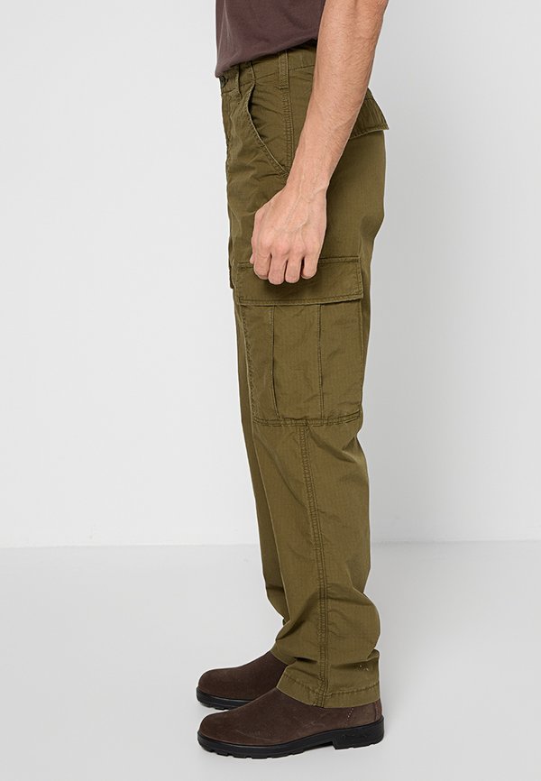 Levi's® RELAXED FIT