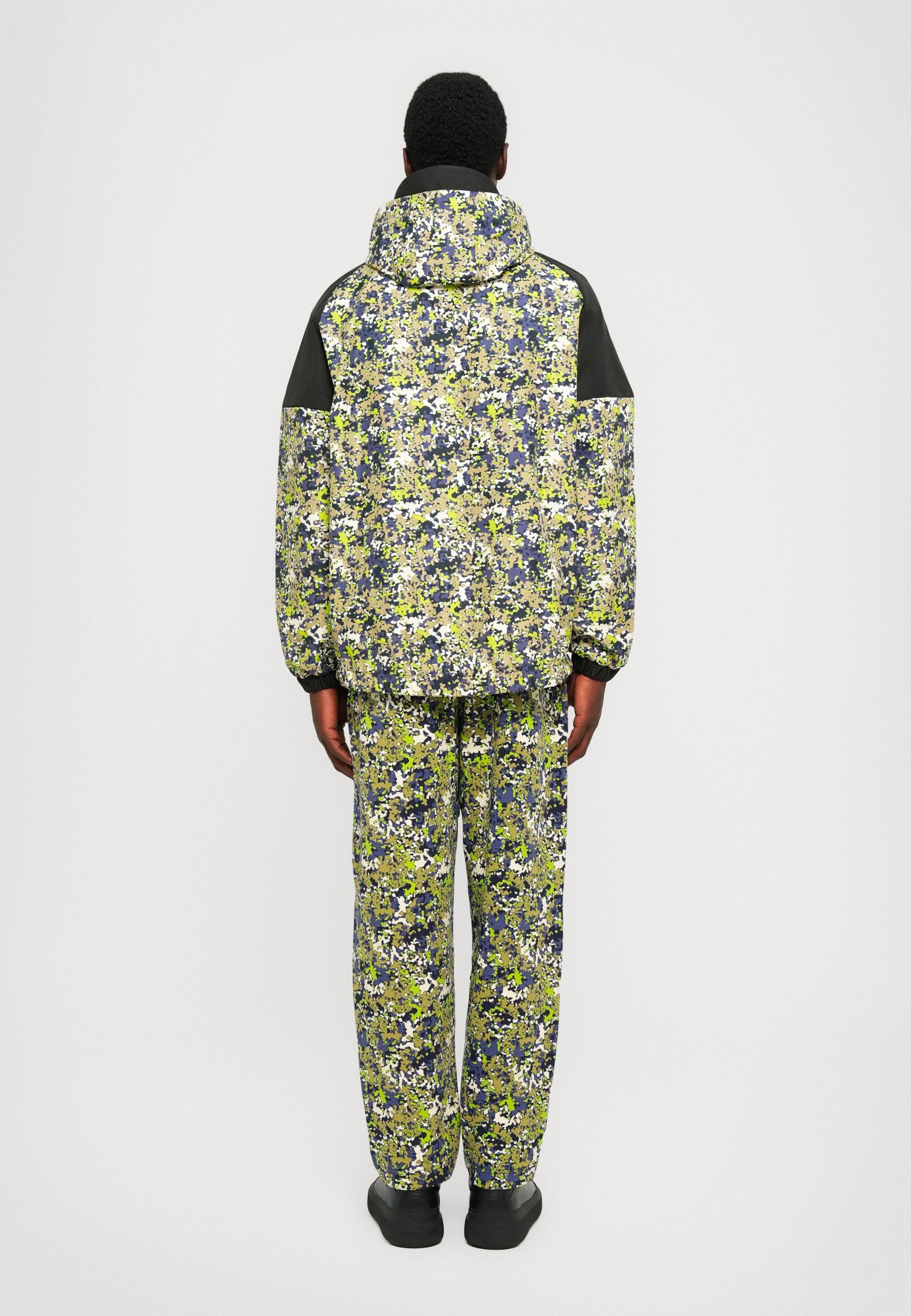 TRAIN VISIBILITY JACKET GRAPHIC Media 4