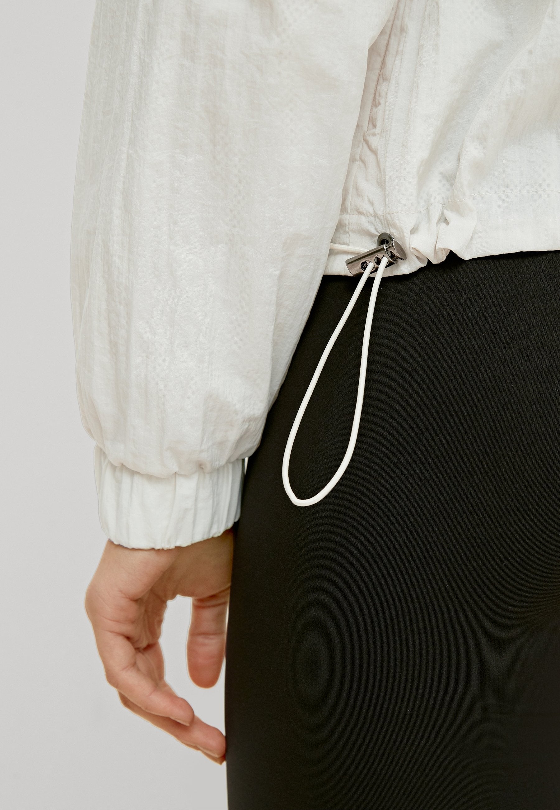 MIT BEUTELTASCHE Media 5