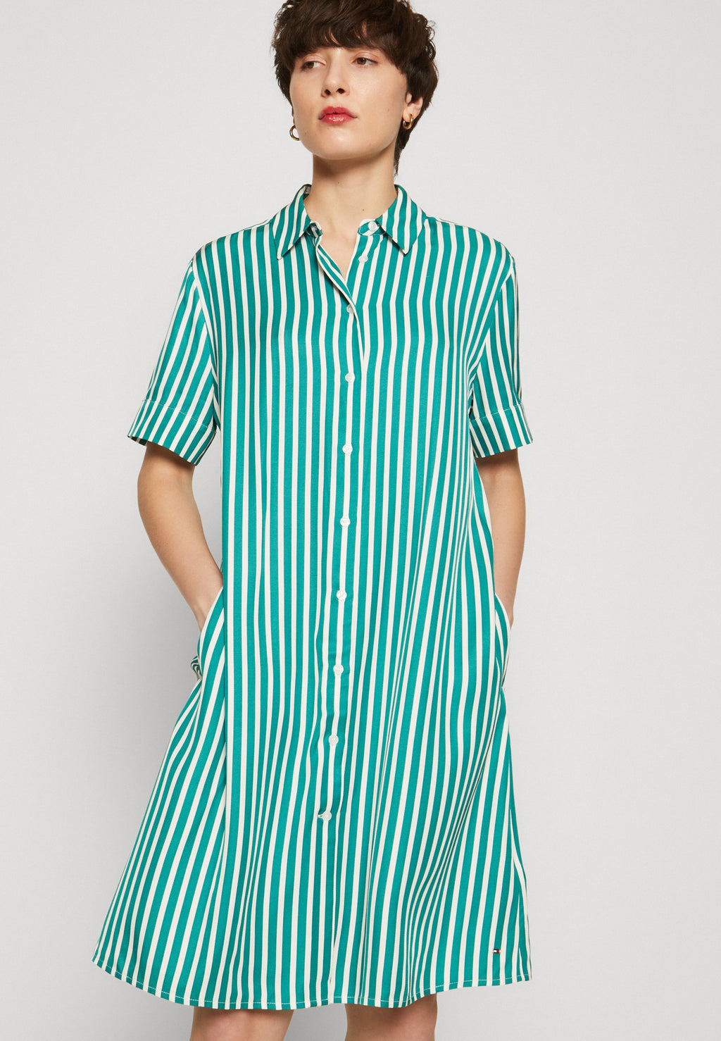 FLUID STRIPE KNEE SHIRT DRESS Media 5