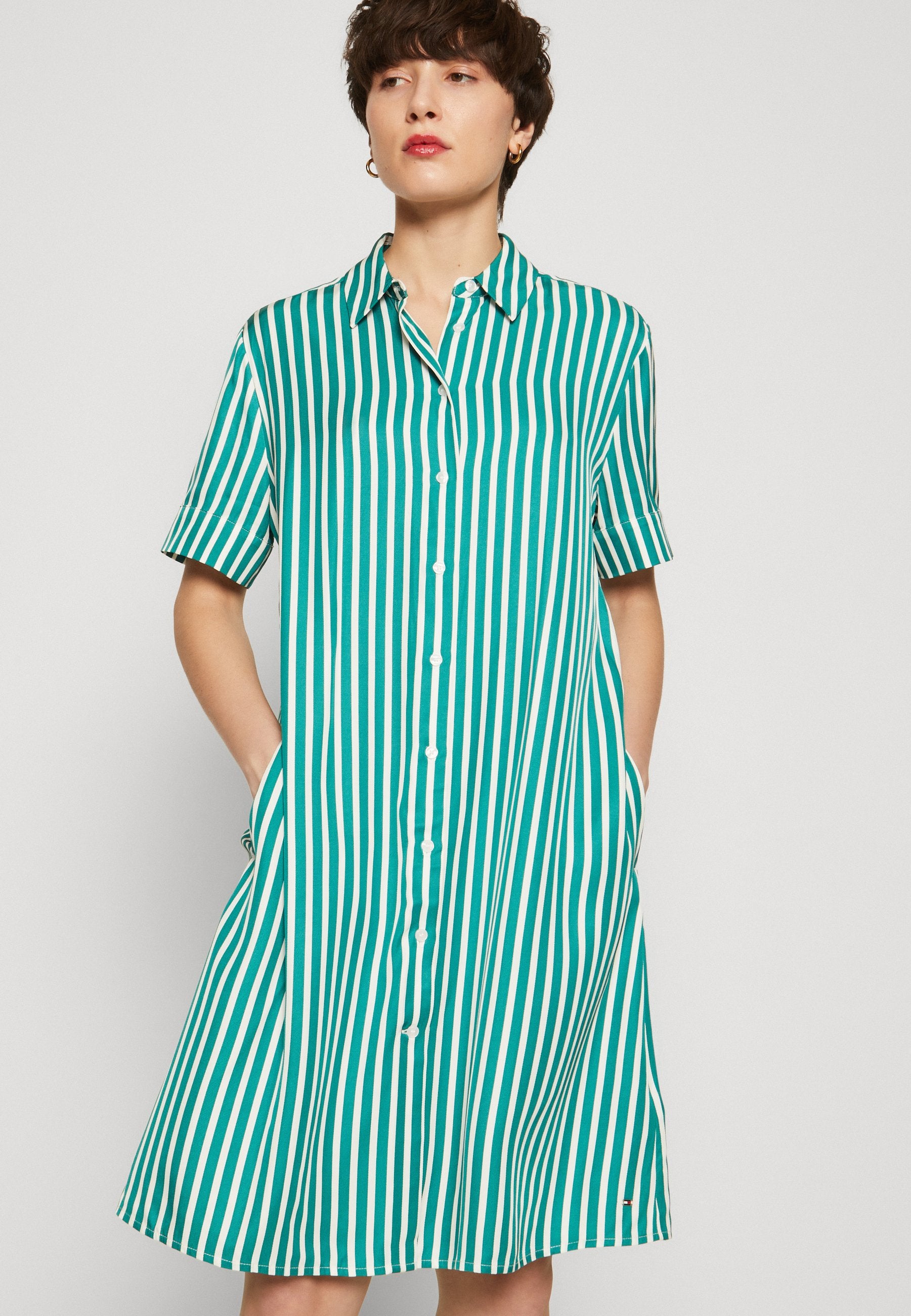 FLUID STRIPE KNEE SHIRT DRESS Media 5