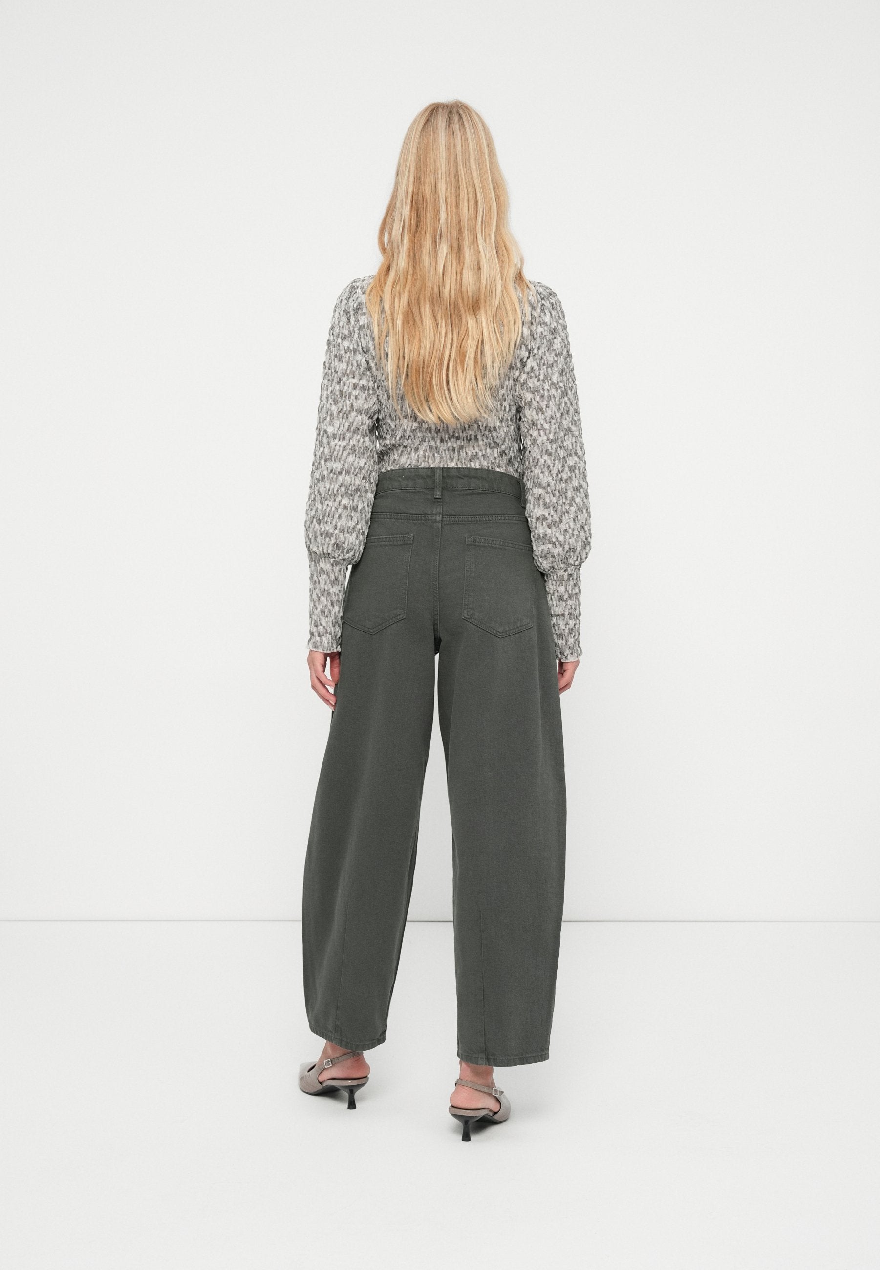ONLPAYA CUT BARREL PANT Media 4