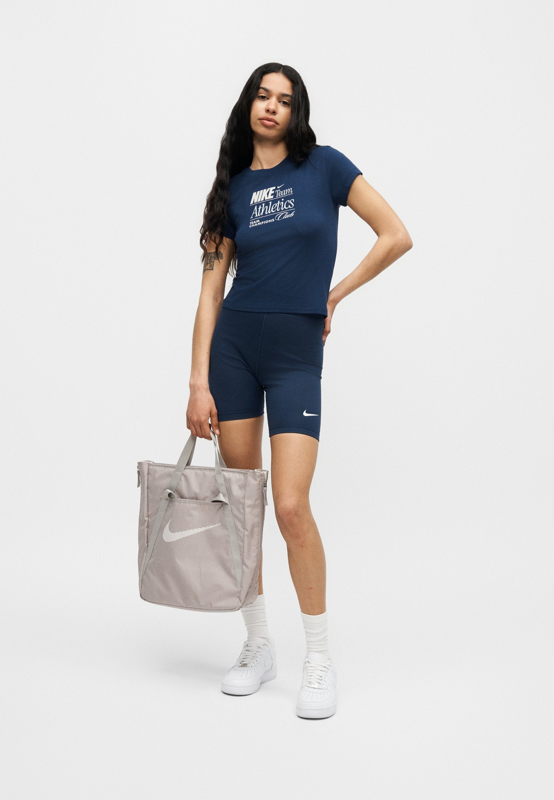Nike Sportswear TEE